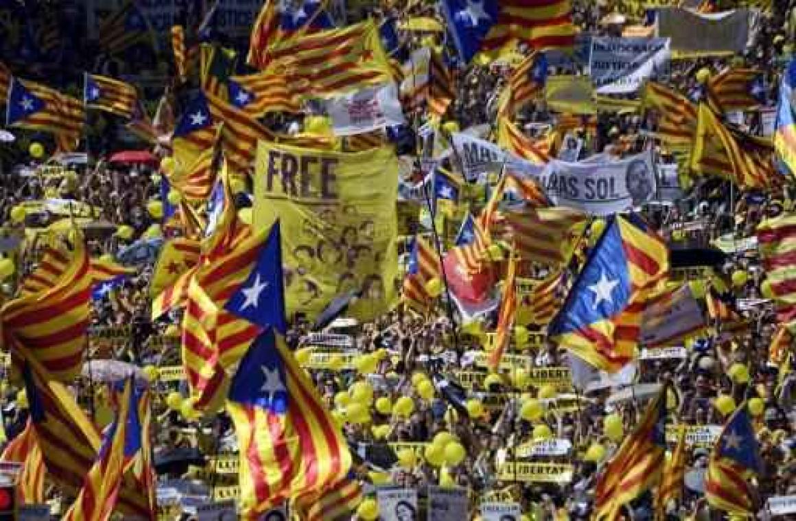 Honderdduizenden betogen in Barcelona voor vrijlating separatisten