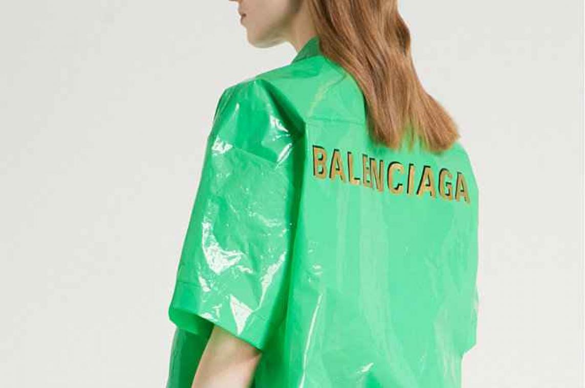 Modehuis Balenciaga slaat de bal mis met T-shirt dat op een  vuilzak lijkt