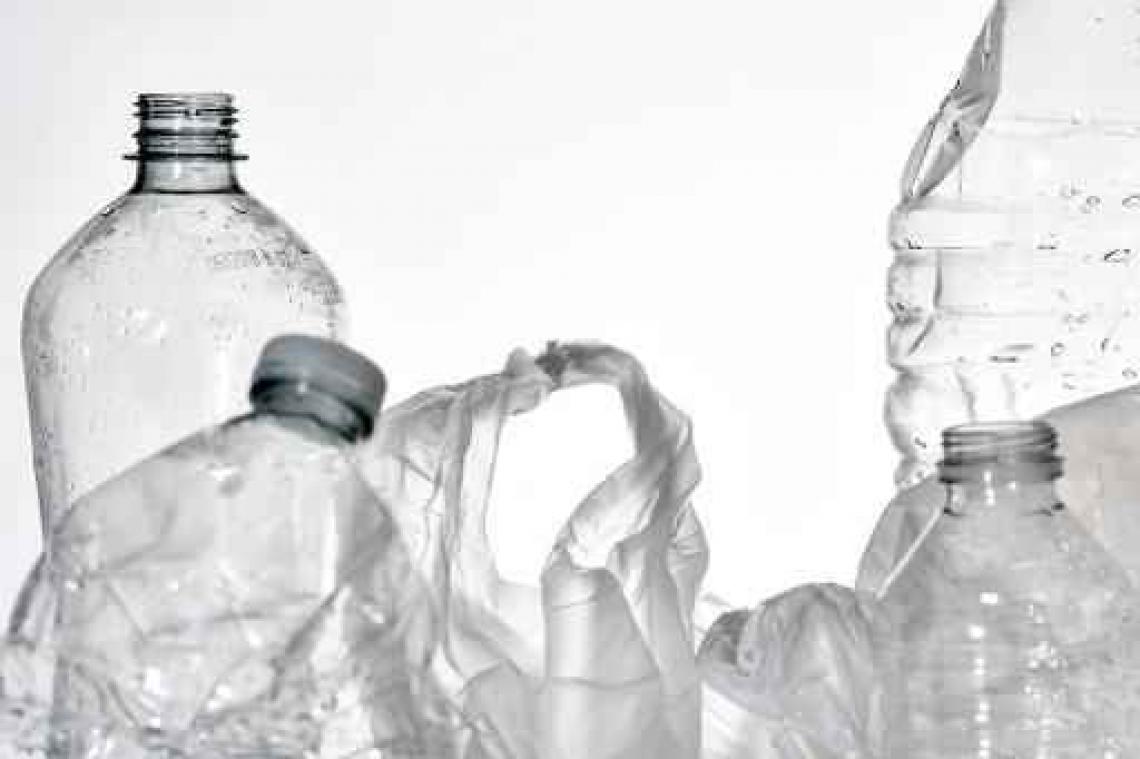 Wetenschappers ontdekken per ongeluk enzym dat plastic afbreekt