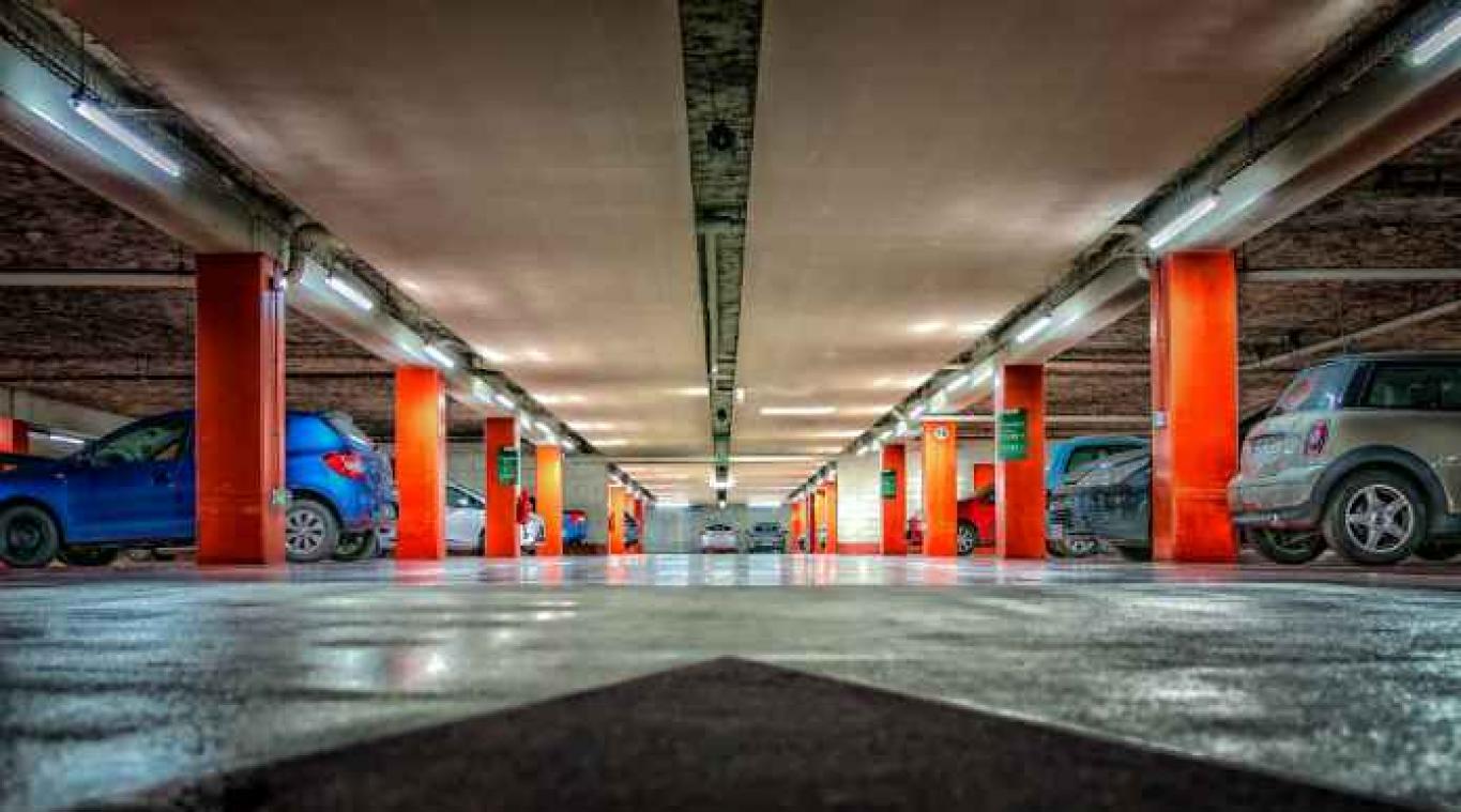 Deze slimme parkeergarage zoekt zelf een plaatsje voor jouw auto