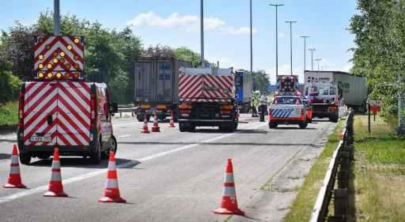 Vrachtwagenchauffeur overleden bij ongeval in Kemzeke: E34 opnieuw vrij