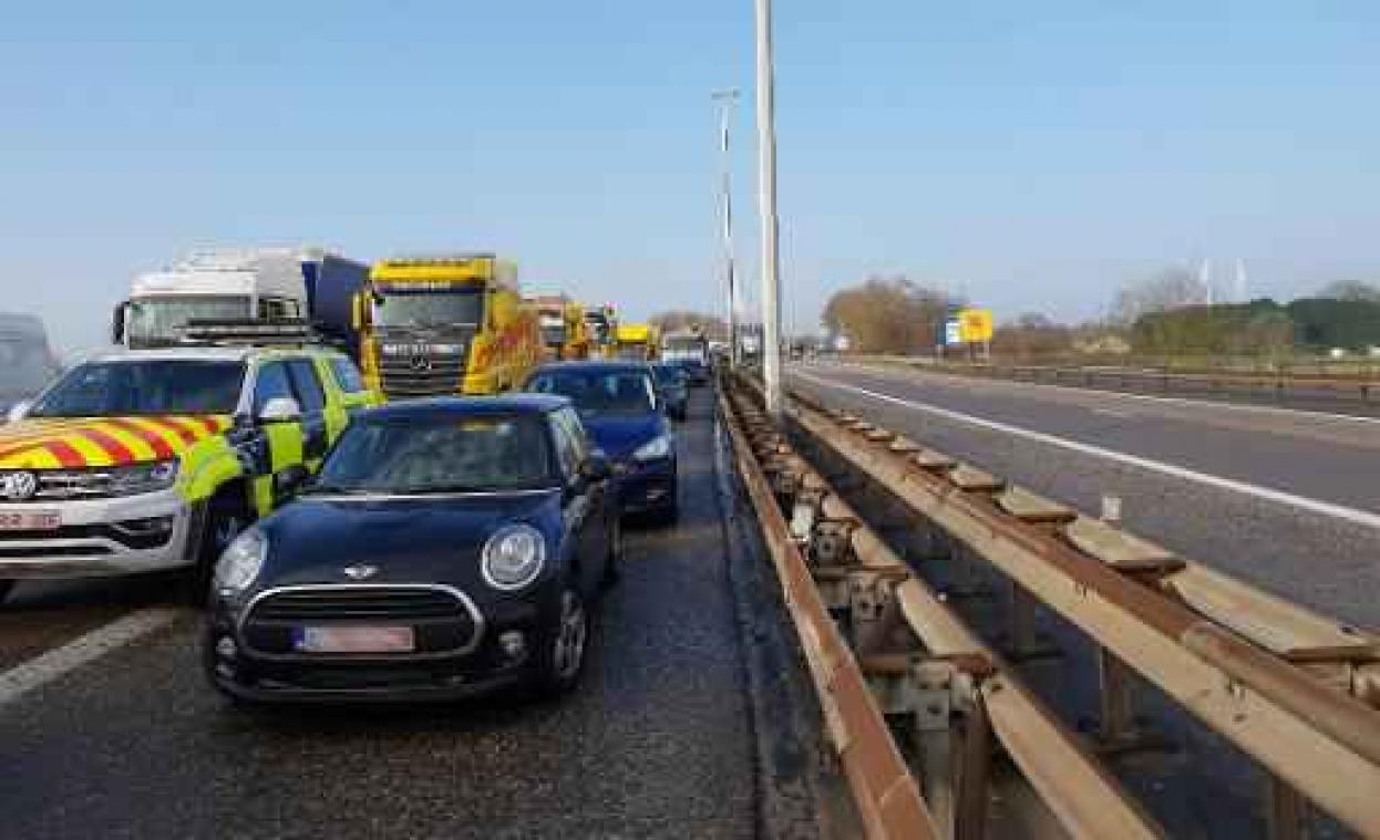 Kettingbotsing veroorzaakt verkeersellende op E314 in Heusden-Zolder
