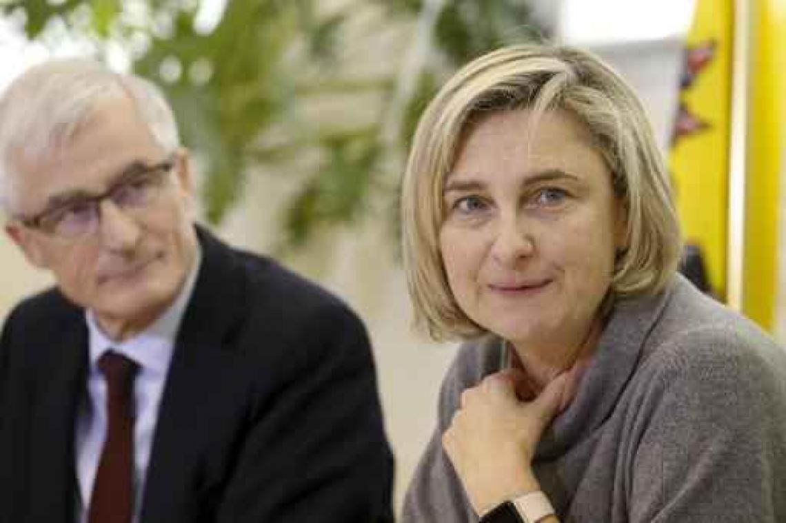 Crevits stuurt M-decreet bij