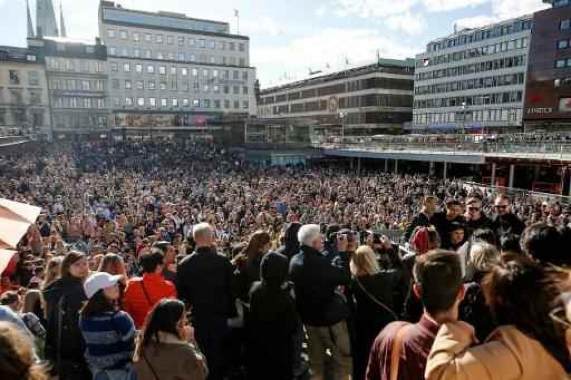 Fans eren Avicii in Stockholm