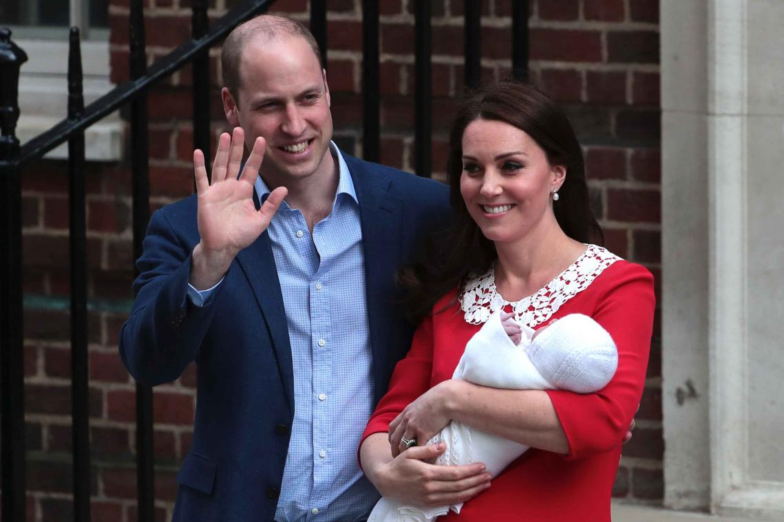 Kate Middleton toont zoon aan de wereld