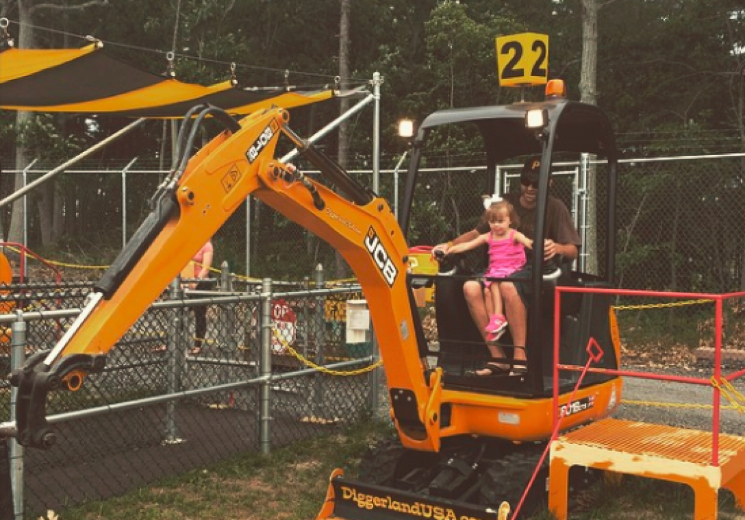 Dit pretpark laat kinderen met heftrucks spelen