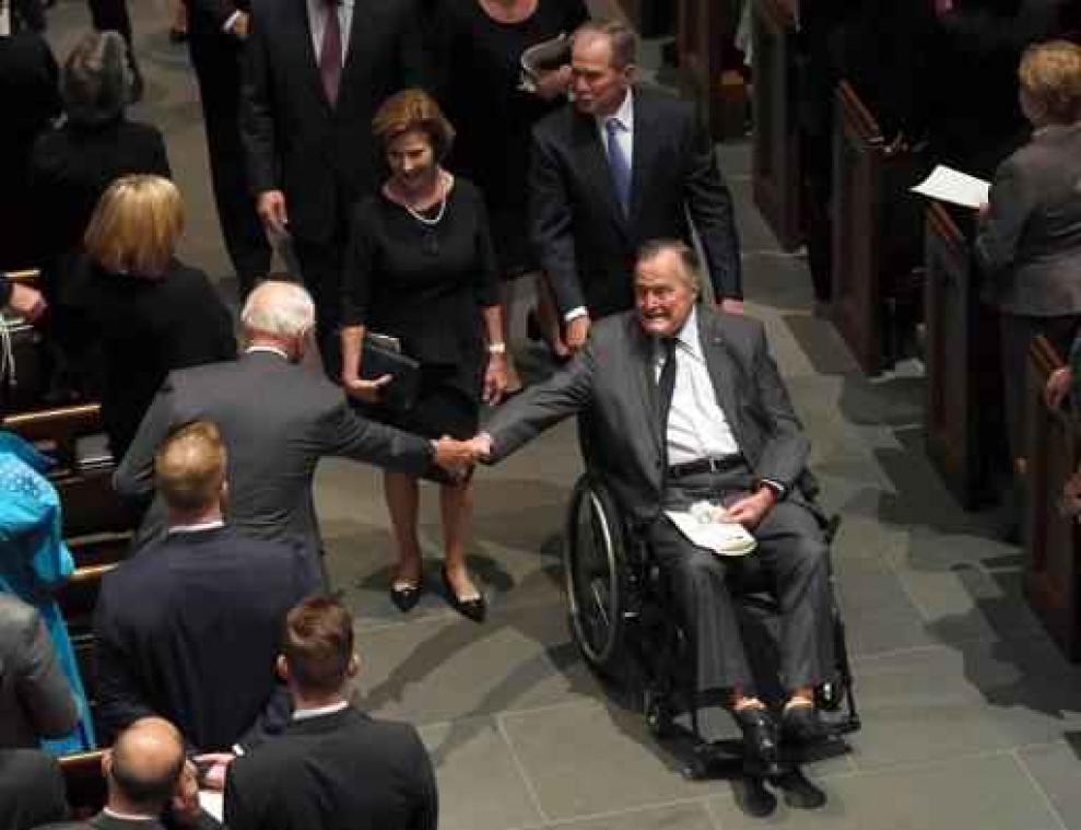 Oud-president George H.W. Bush opgenomen in ziekenhuis
