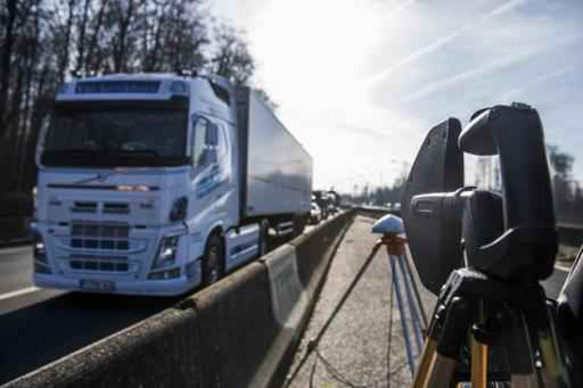Buitenlandse vrachtwagens betaalden vorig jaar 365 miljoen euro aan kilometerheffing
