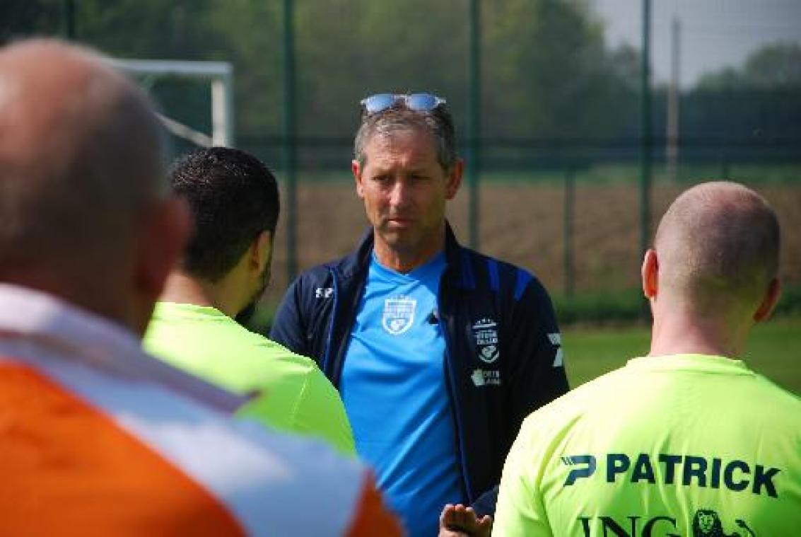 Voetbal Vlaanderen en Expoline starten scheidsrechtersschool