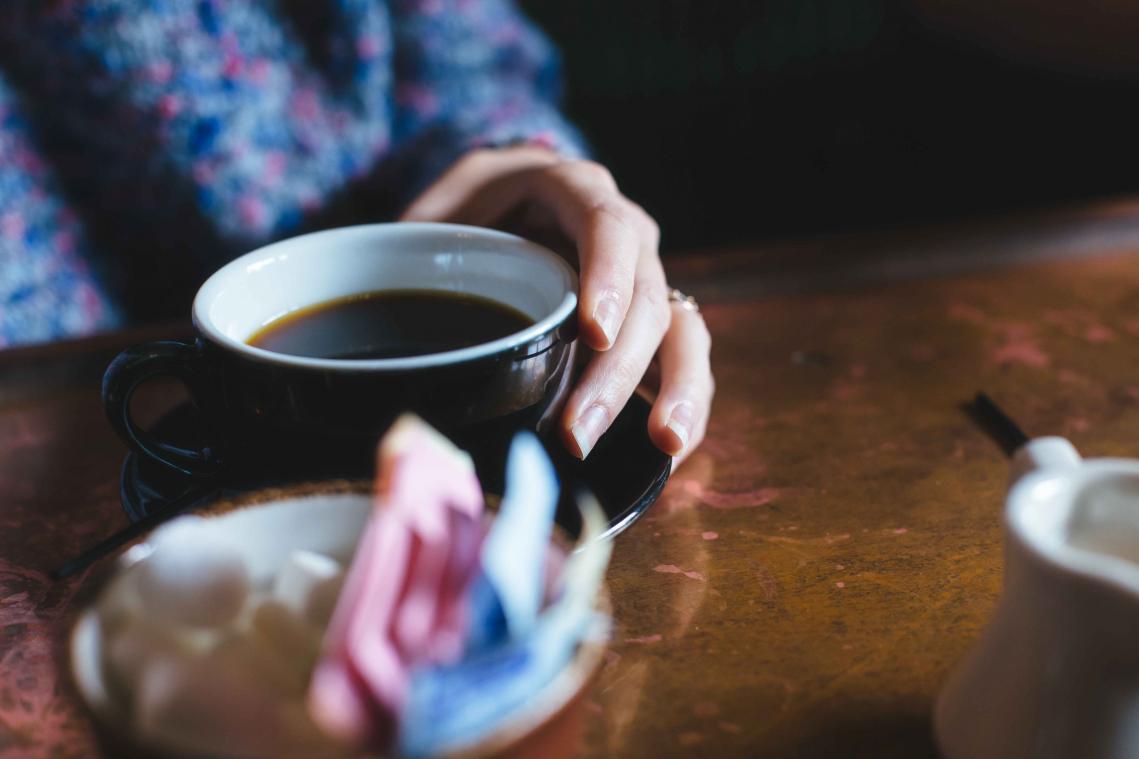 Hoe we alle gezonde aspecten van koffie zelf verpesten