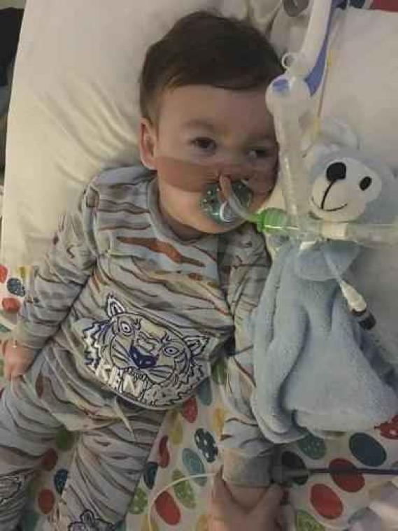 Doodzieke Britse jongetje Alfie gestorven