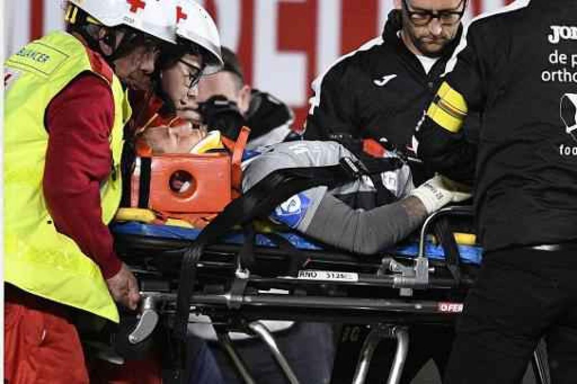 Jupiler Pro League - Oostende-doelman William Dutoit mag ziekenhuis al verlaten na botsing in Sint-Truiden