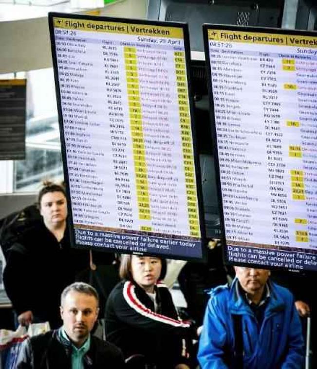 Al veertig KLM-vluchten geannuleerd op Schiphol, lange wachtrijen