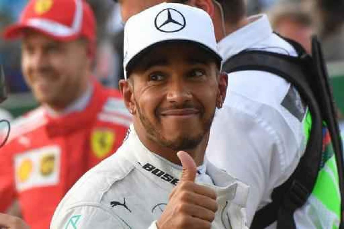 Lewis Hamilton pakt zege in tumultueuze GP van Azerbeidzjan