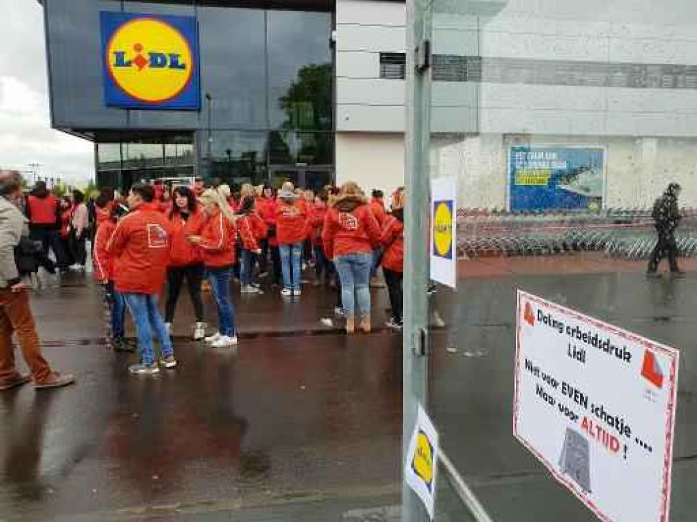 "Lidl verplaatst personeel om winkels open te houden"