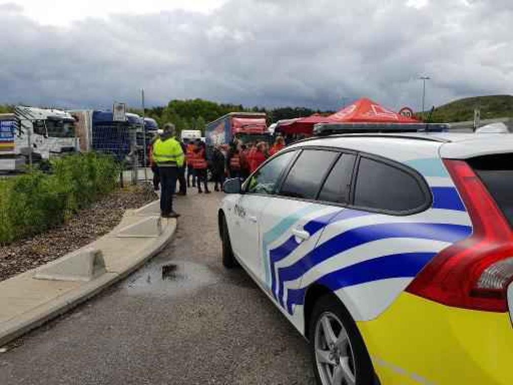 Politie onderzoekt gevecht tussen vrachtwagenchauffeur en stakers Lidl