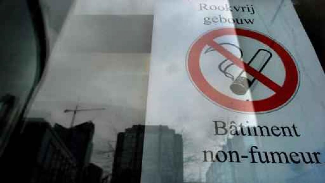 Minder inbreuken rookverbod in voor publiek toegankelijke gesloten plaatsen