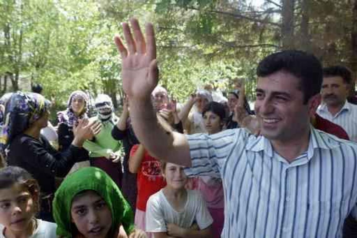 Pro-Koerdische kandidaat doet vanuit gevangenis gooi naar Turks presidentschap