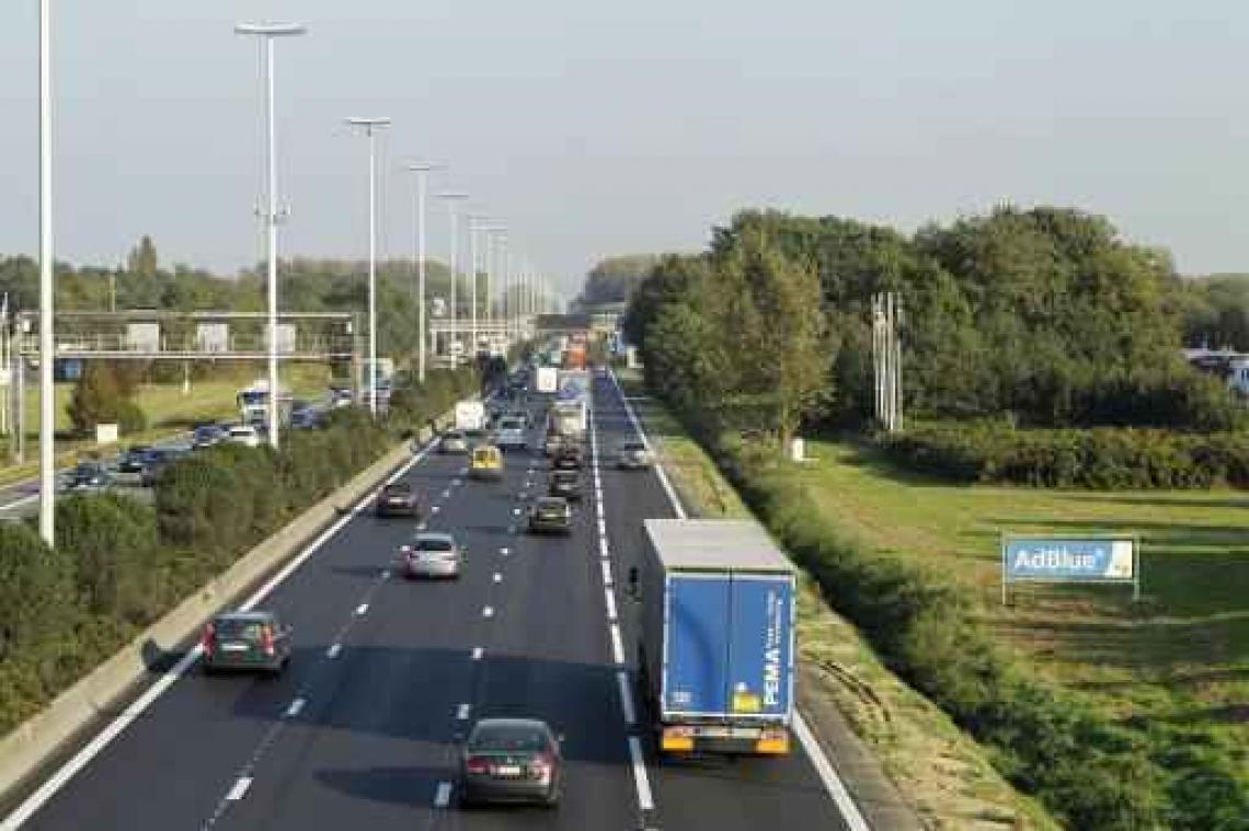Vanaf morgenochtend nieuwe spitsstrook op E17 in Gent