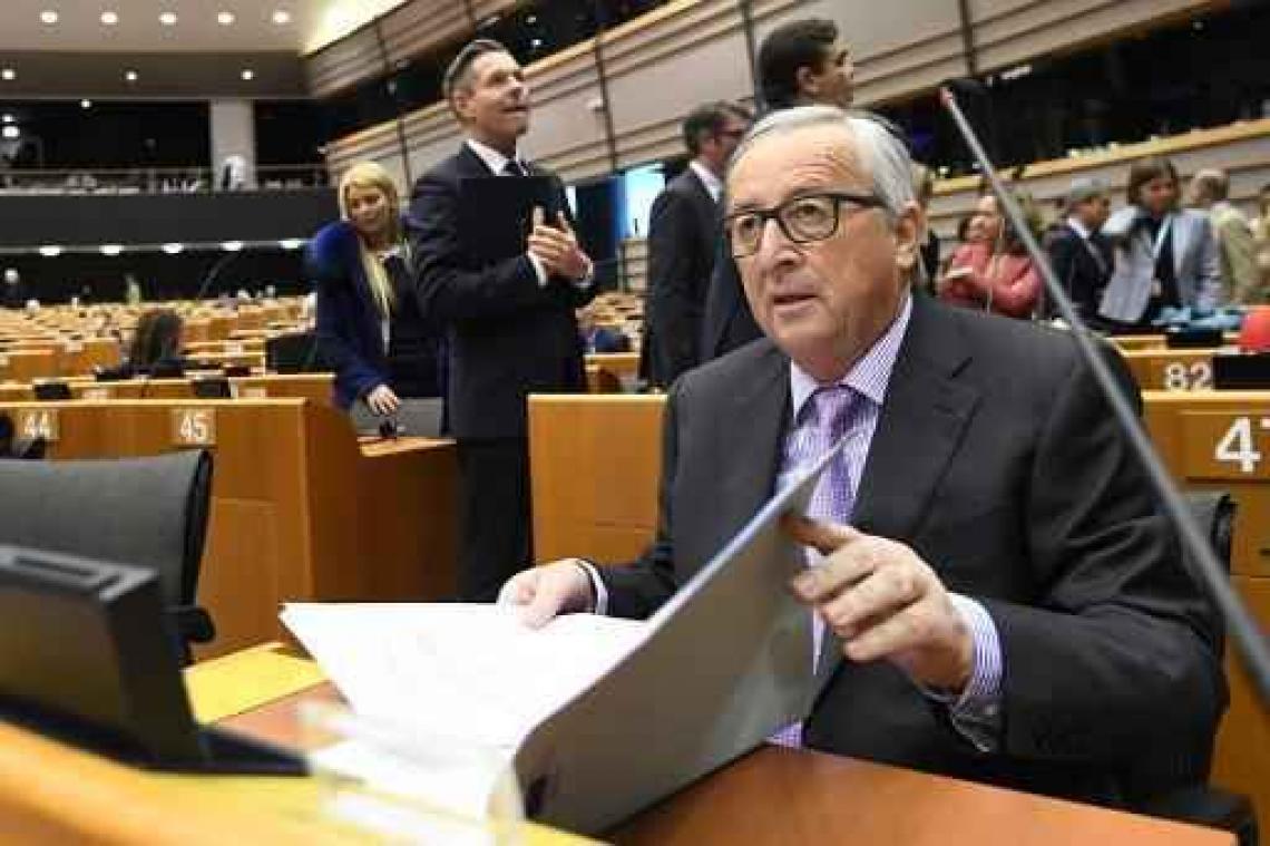 Juncker vraagt "generositeit" voor Britse euroambtenaren die Belg willen worden