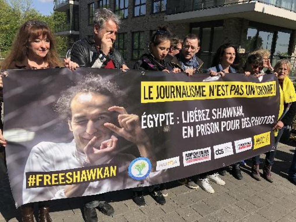 Amnesty "fotografeert" Egyptische ambassade voor vrijlating fotoreporter Shawkan