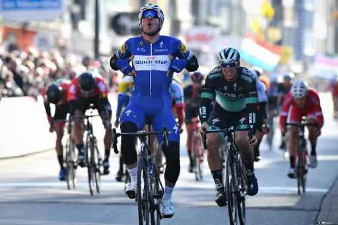 Elia Viviani wint eerste rit in lijn