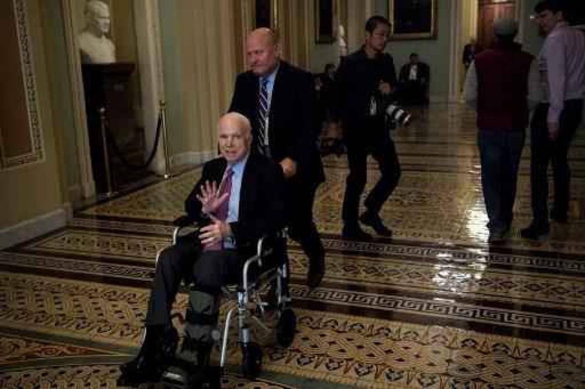 Zieke senator John McCain wil niet dat president Trump naar zijn begrafenis komt