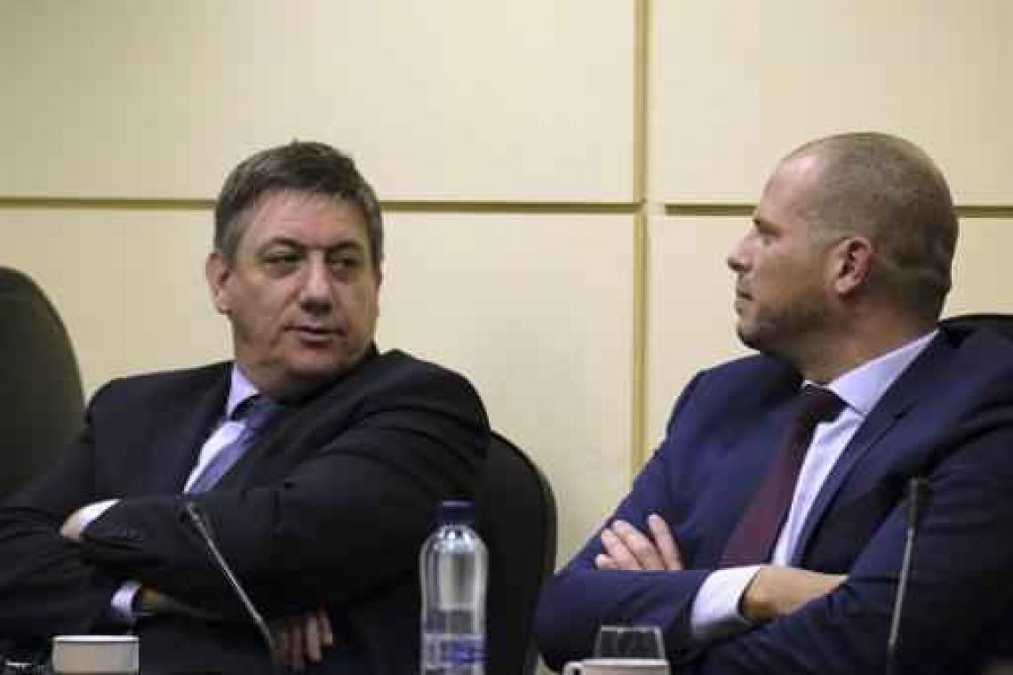 Jambon en Francken overleggen met politiezones en lokale besturen over transmigranten