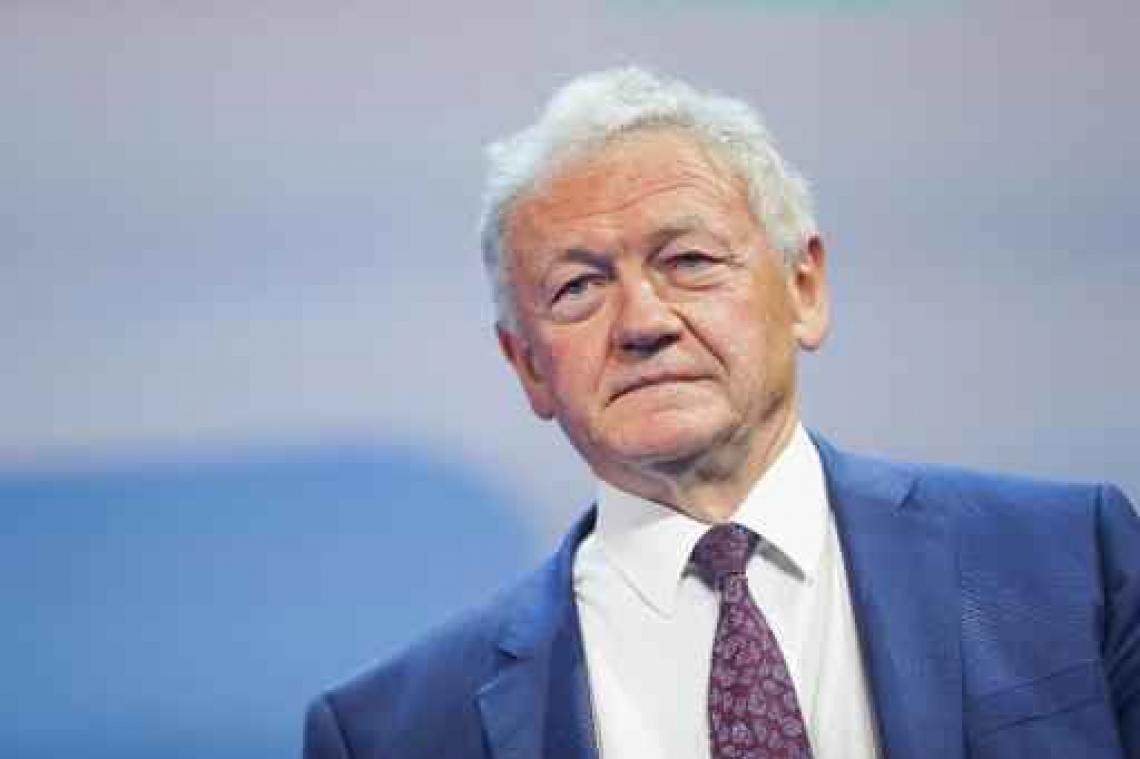 Bellot wil alcoholslot verplichten op autocar en bus