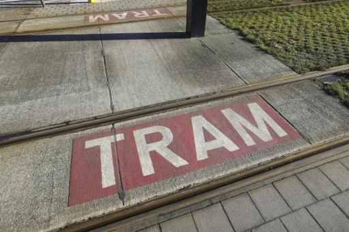 Drukke tramroute in noorden van Antwerpen onderbroken nadat spoor omhoogkomt