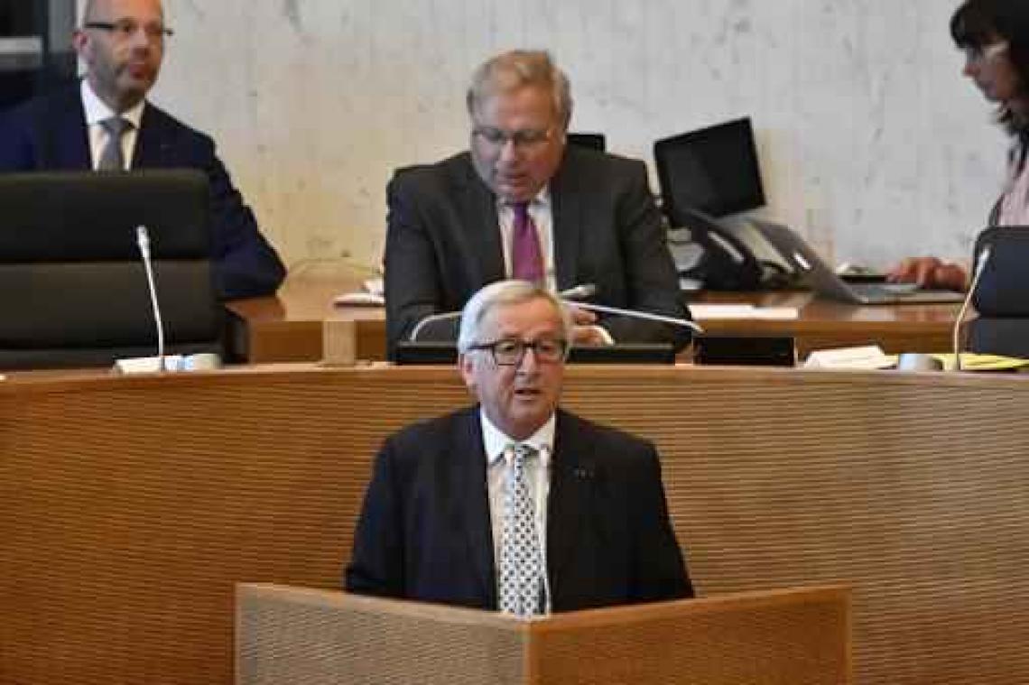 Juncker probeert Waalse parlementsleden gerust te stellen over Europese steunfondsen