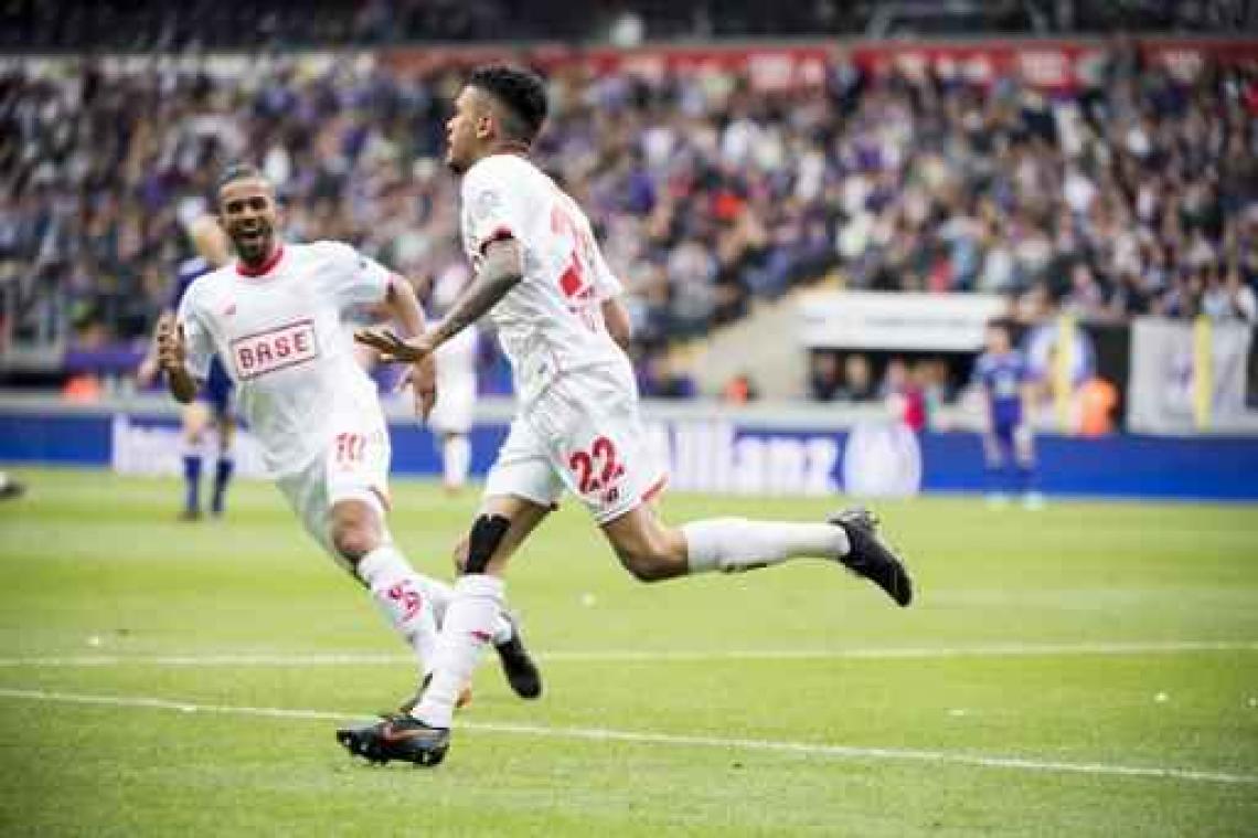 Standard wipt over Anderlecht naar tweede plaats na 1-3 zege in Clasico