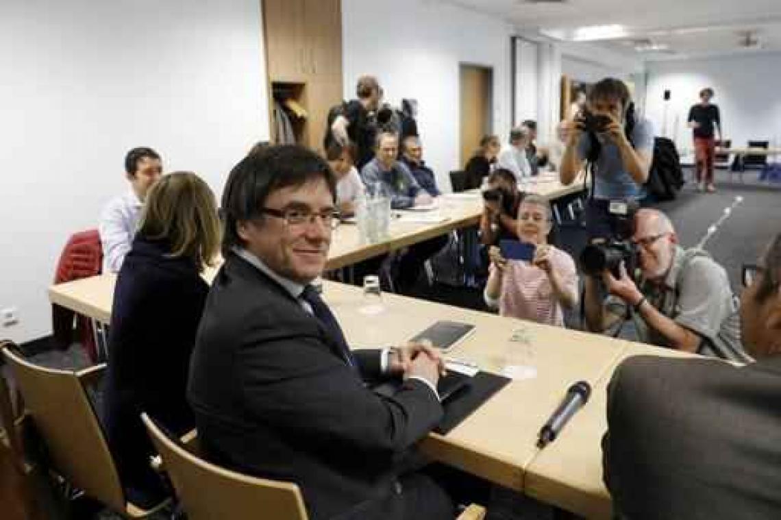 Crisis Catalonië - Puigdemont neemt afstand van Catalaans premierschap en duidt opvolger aan