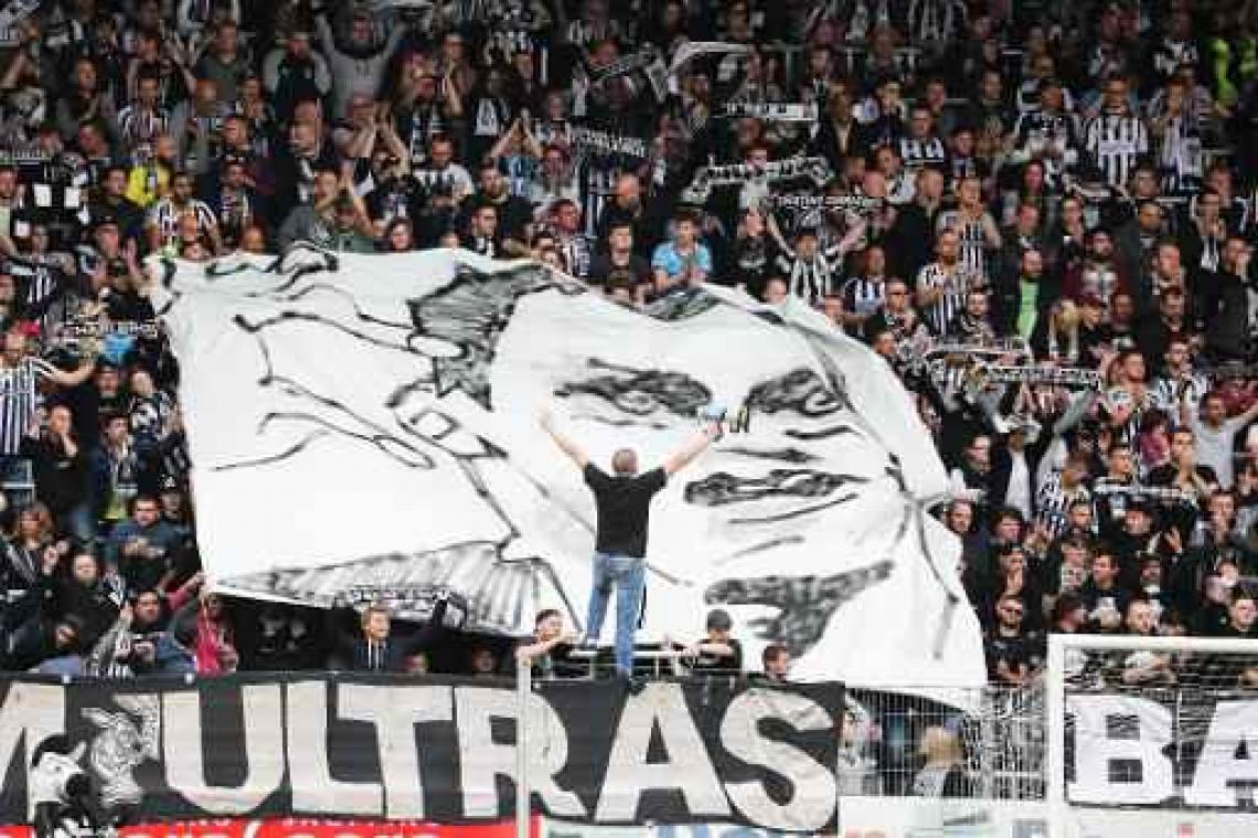 Waterkanon ingezet tegen voetbalsupporters in Charleroi