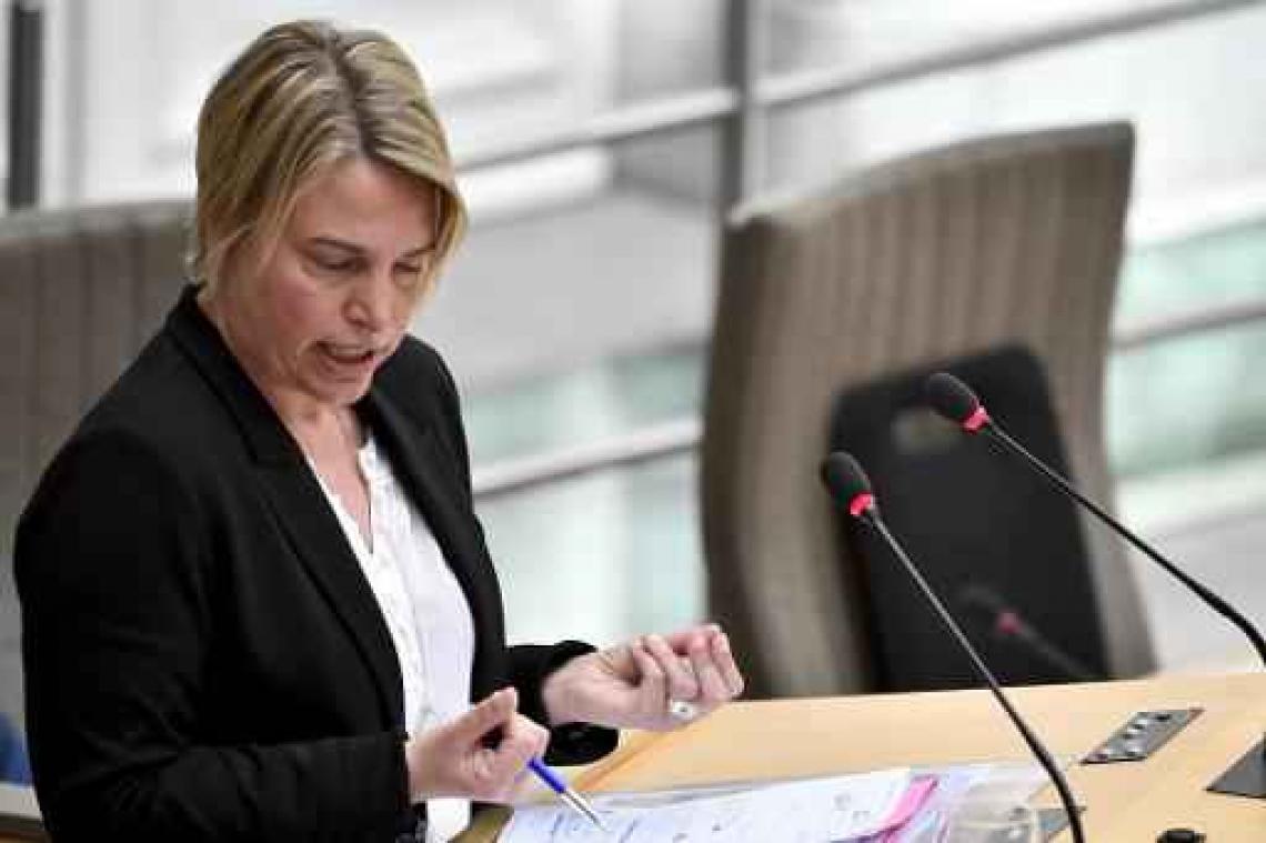Minister wil industrie laten meebetalen aan strijd tegen plastic
