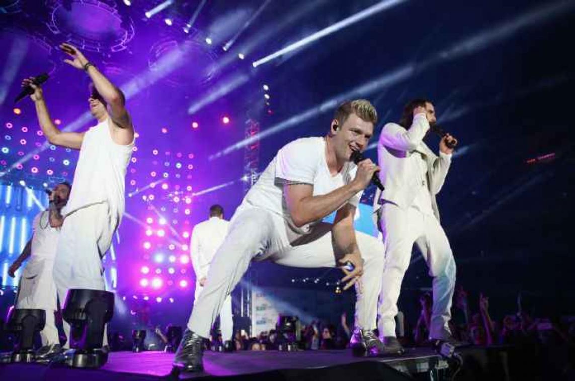 Hilarisch! Backstreet Boys verkleden zich als Spice Girls