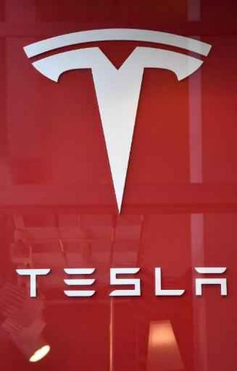 Topingenieur Tesla op kritiek moment met verlof "om op te laden"