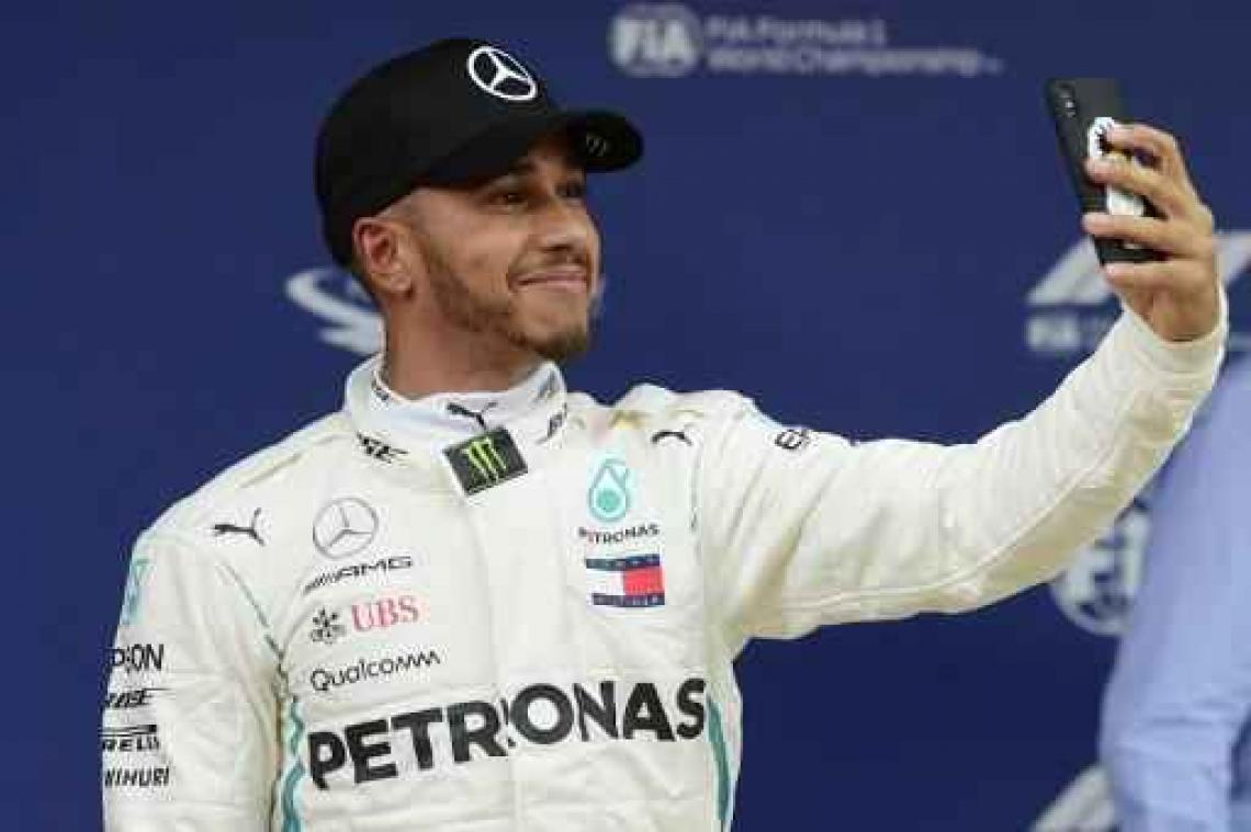Hamilton rijdt probleemloos naar 64e zege, Vandoorne moet opgeven