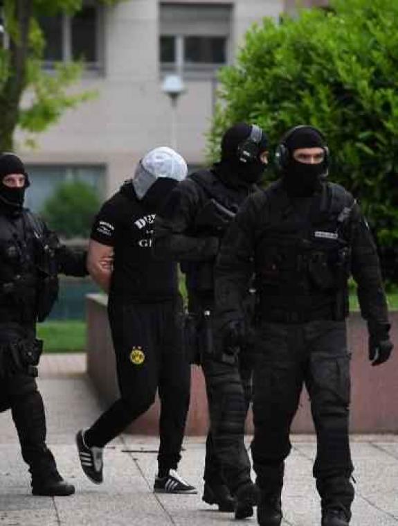 Mesaanval Parijs - Politie voert in Straatsburg huiszoeking uit bij vriend van dader