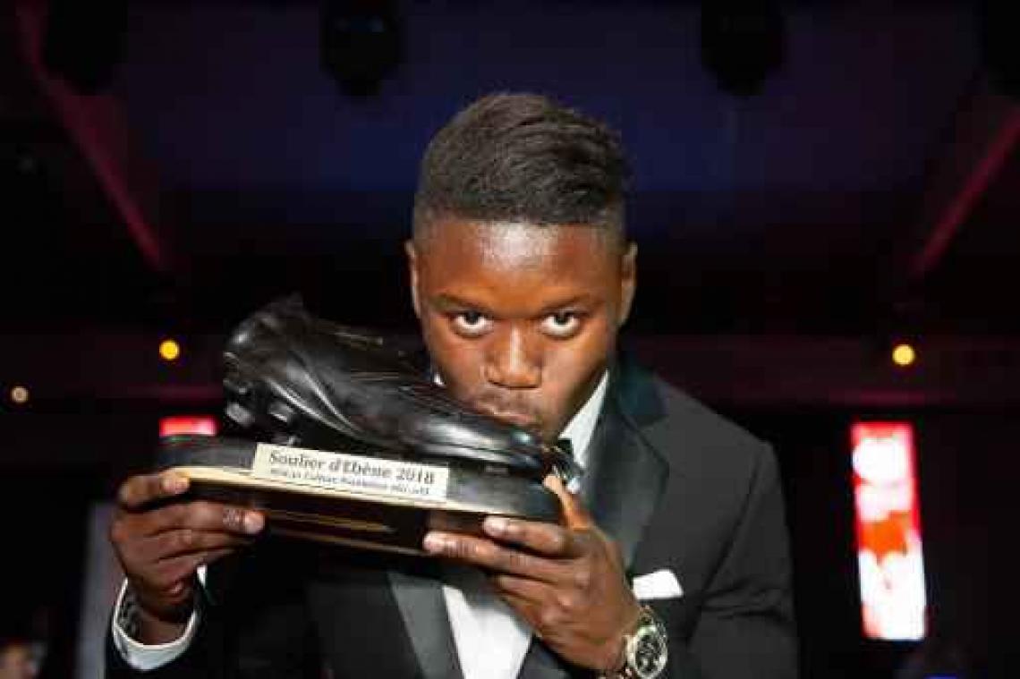 Ebbenhouten Schoen - Anthony Limbombe is eerste Club Brugge-laureaat sinds 2000