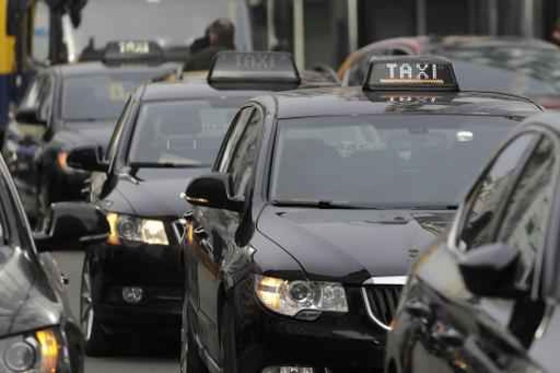 Taxisector waarschuwt Weyts voor negatieve gevolgen van té radicale taxihervorming