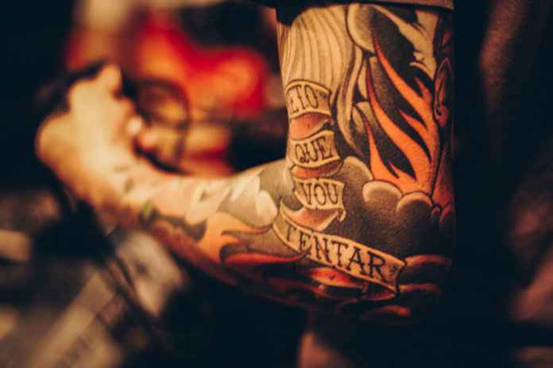 Typfout in tattoo zorgt voor naamsverandering zoontje
