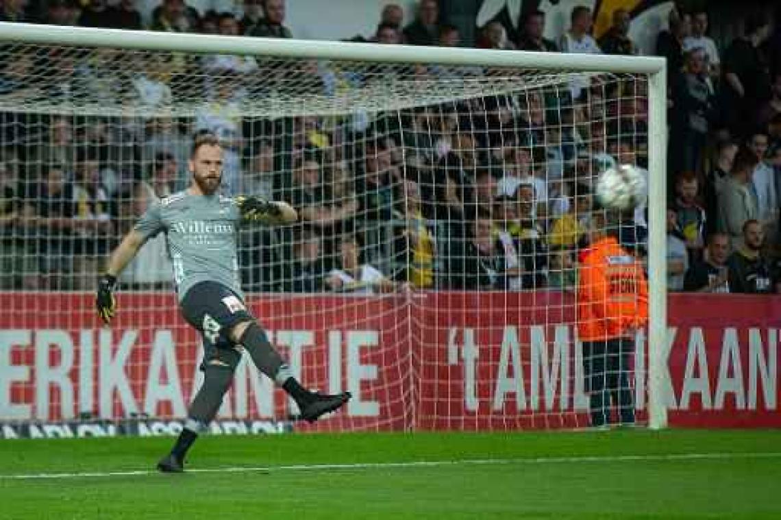 Beerschot Wilrijk strikt doelman Mike Vanhamel
