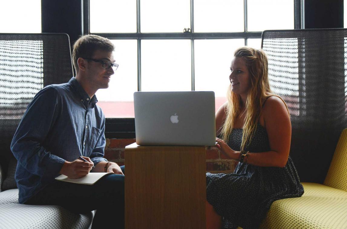Negen op tien heeft erotische fantasie over collega