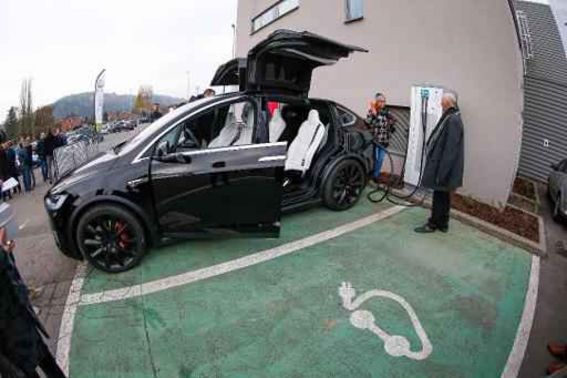 "Vlaanderen moet tandje bijsteken om aanbod elektrische wagens te vergroten"
