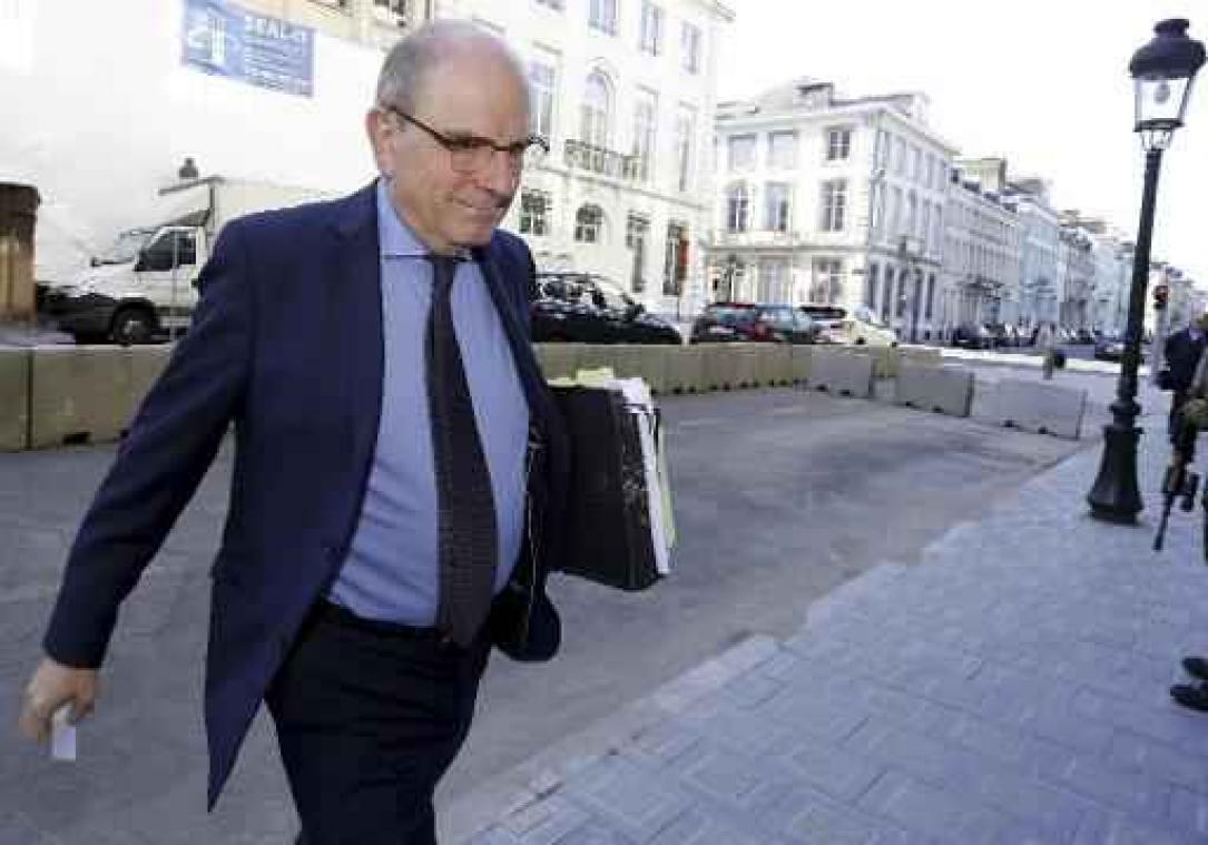 Digitaal kopiëren uit strafdossiers mag wel, zegt minister Geens