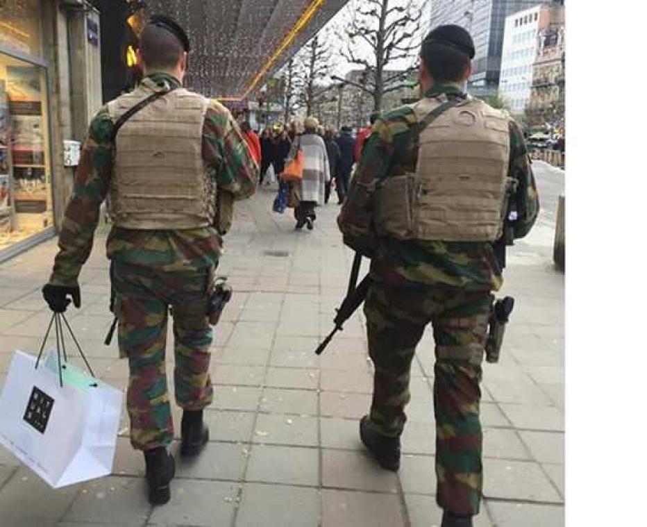 Shoppende militair is geschorst