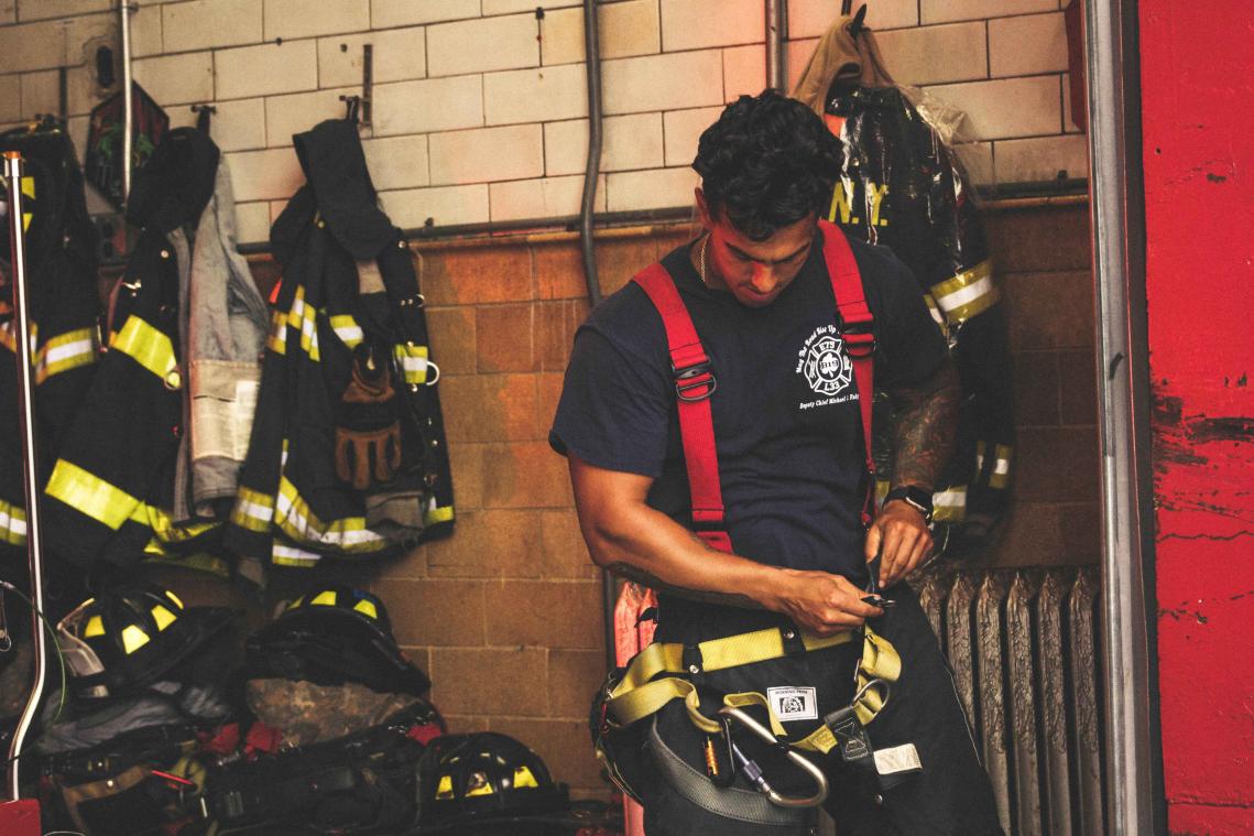 Duitse brandweermannen leren hoe ze penisringen moeten verwijderen