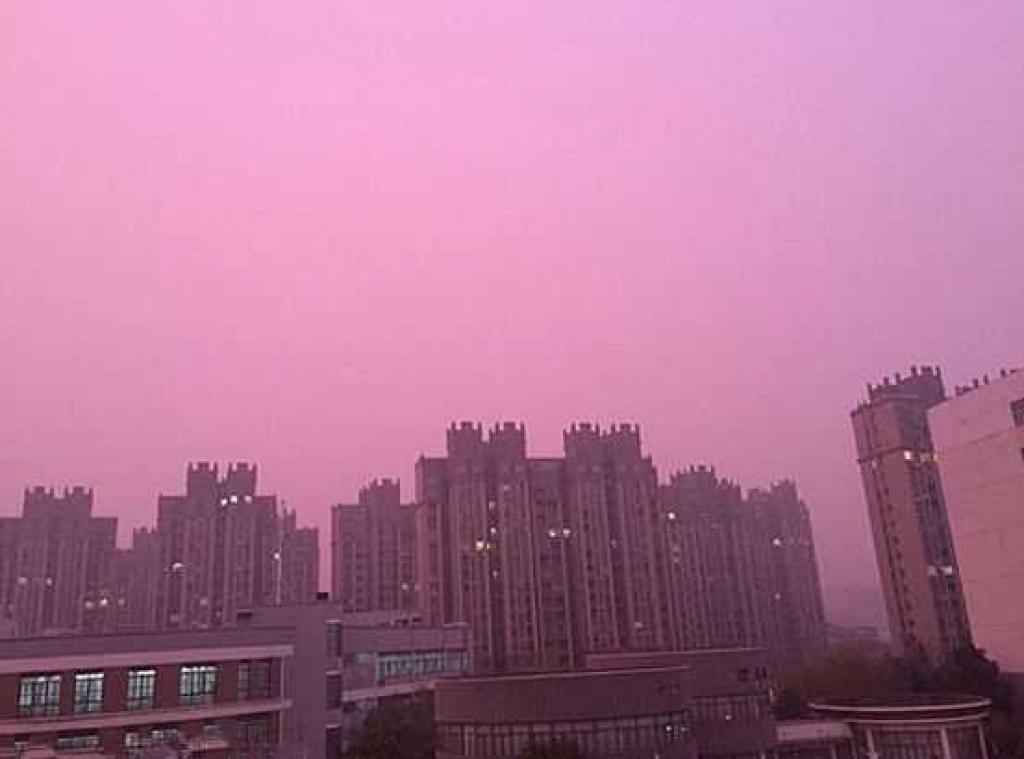 Smog kleurt roze in Chinese stad