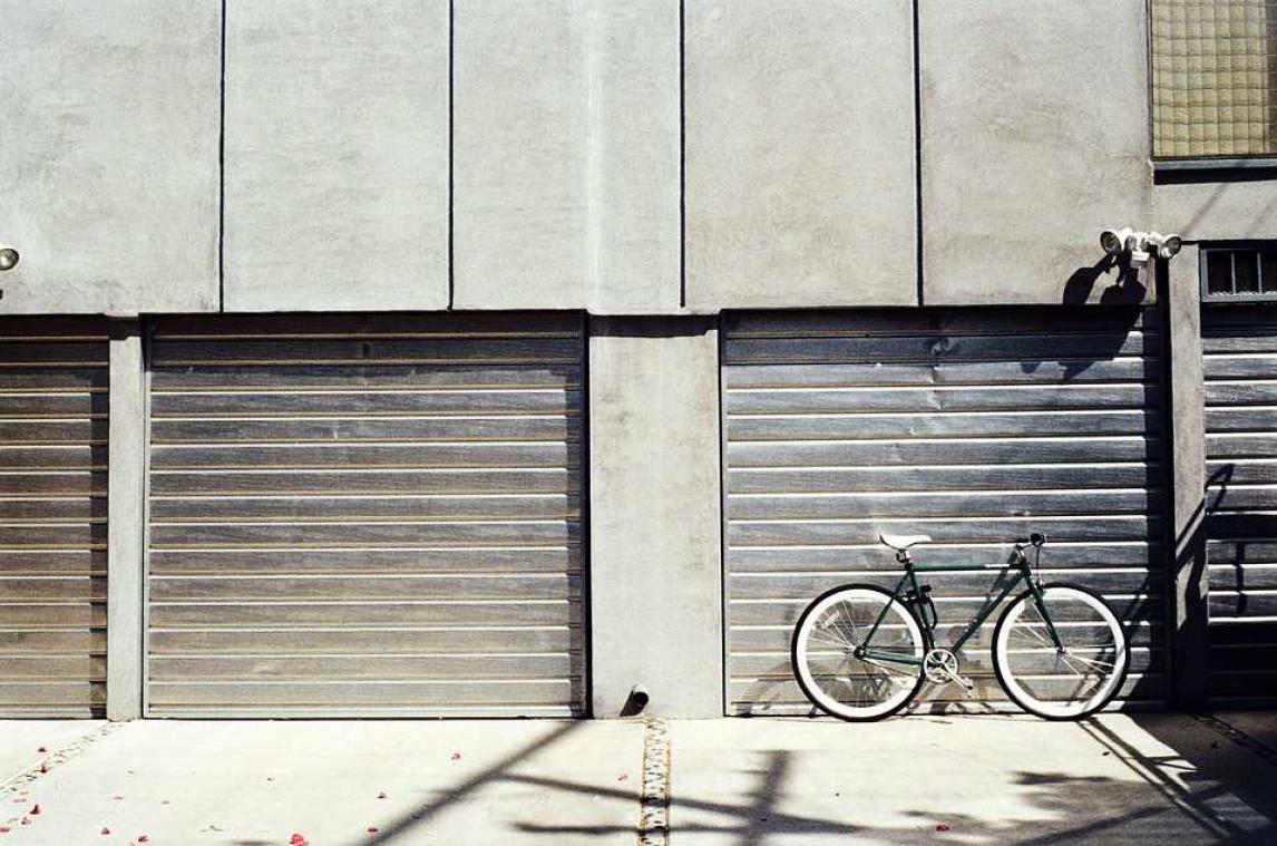Huisbaas vraag 1.000 euro om in garage te wonen